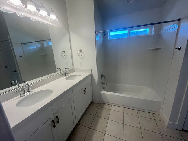 Building Photo - Lovely townhome for rent in American Fork