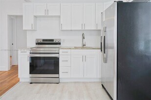 Building Photo - 3770 SW 27th St