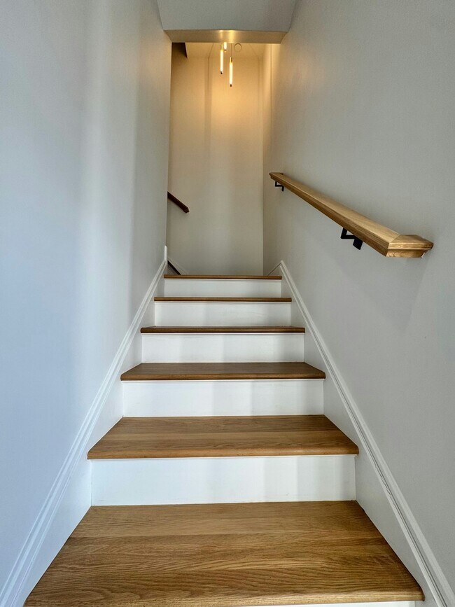 Building Photo - 85 W High St