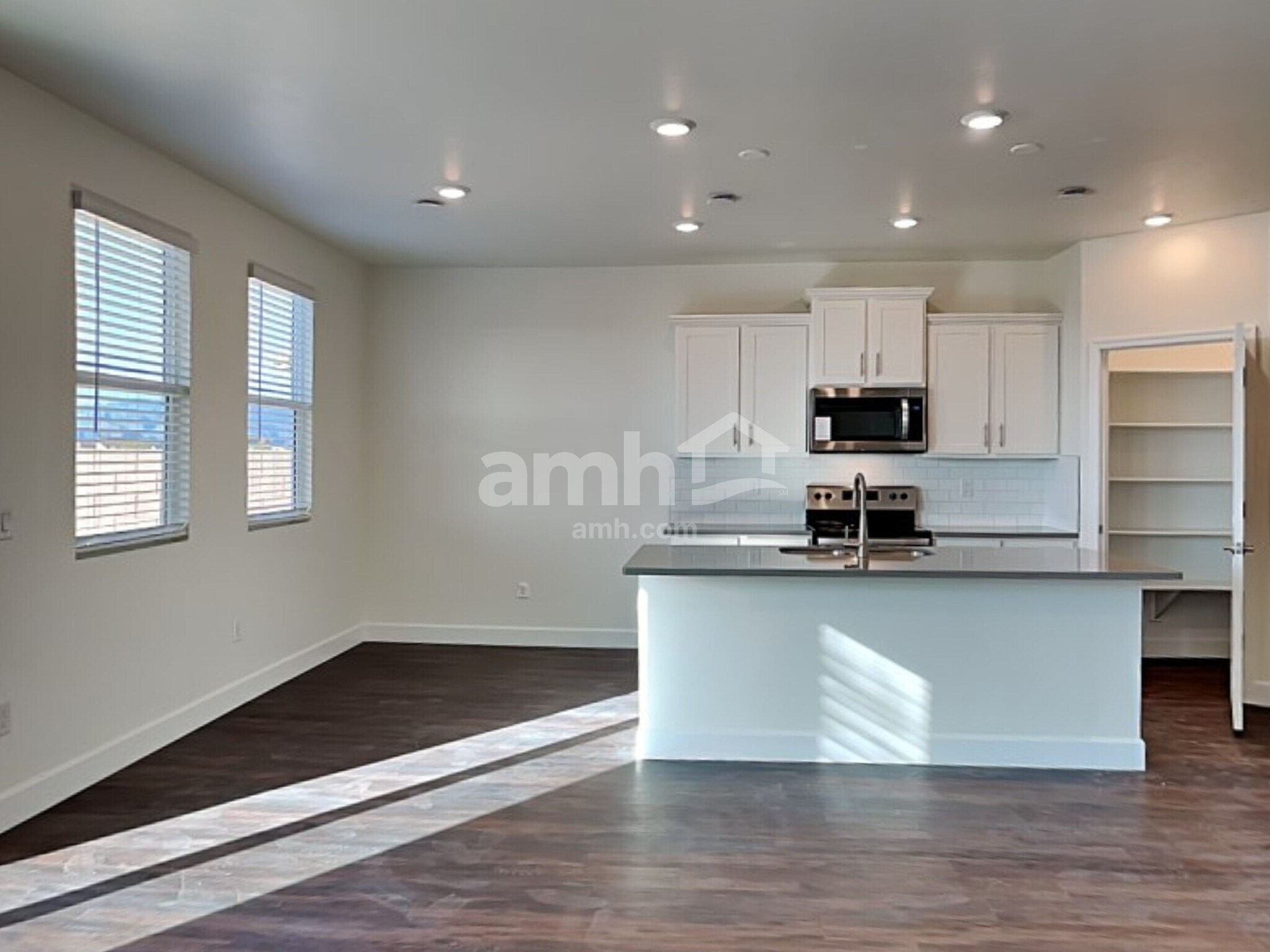 Building Photo - 7438 S Via Bombachas