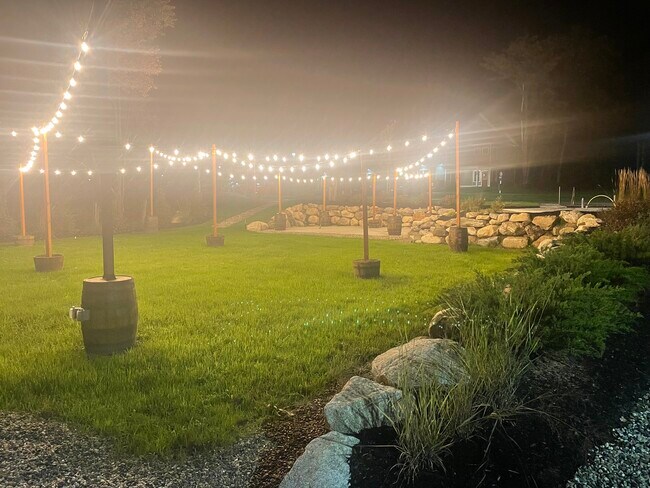 Building Photo - 8 Friendly Way