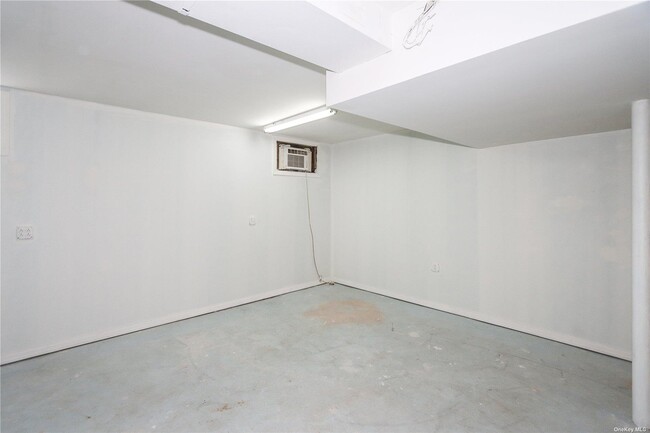 Building Photo - 3 A Putnam Ave