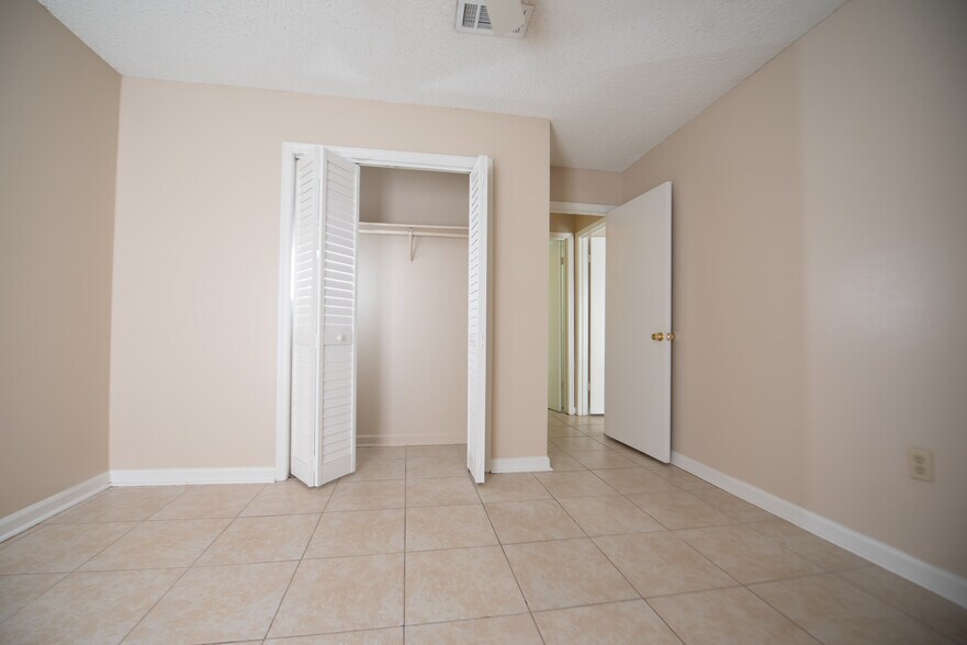 Building Photo - 14355 S Harrells Ferry Rd