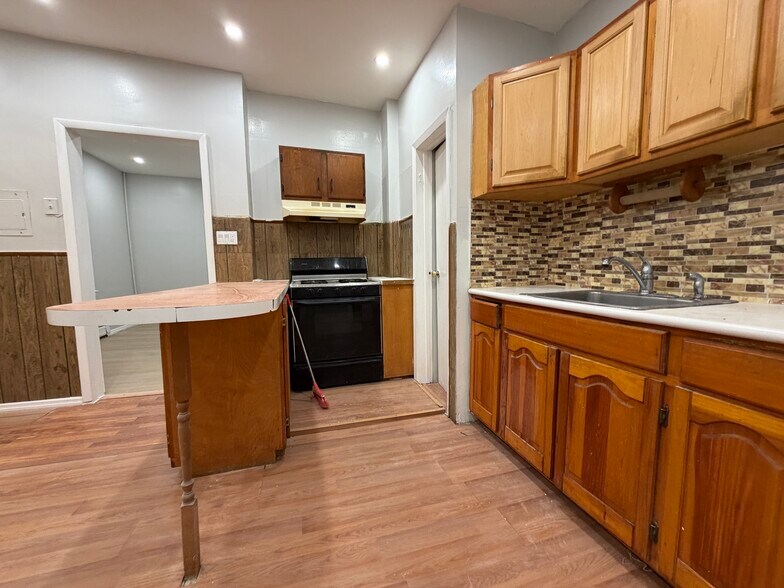 99 W 17th St 2 - 97 W 17th St