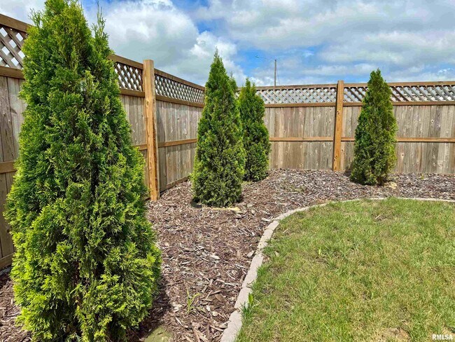 Building Photo - 7615 Walnut Bend Dr