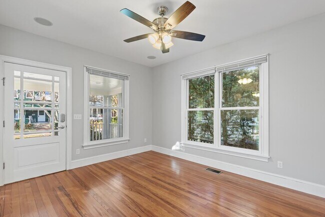 Building Photo - 313 St George St