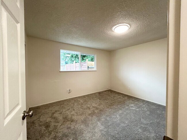 Building Photo - sw165th