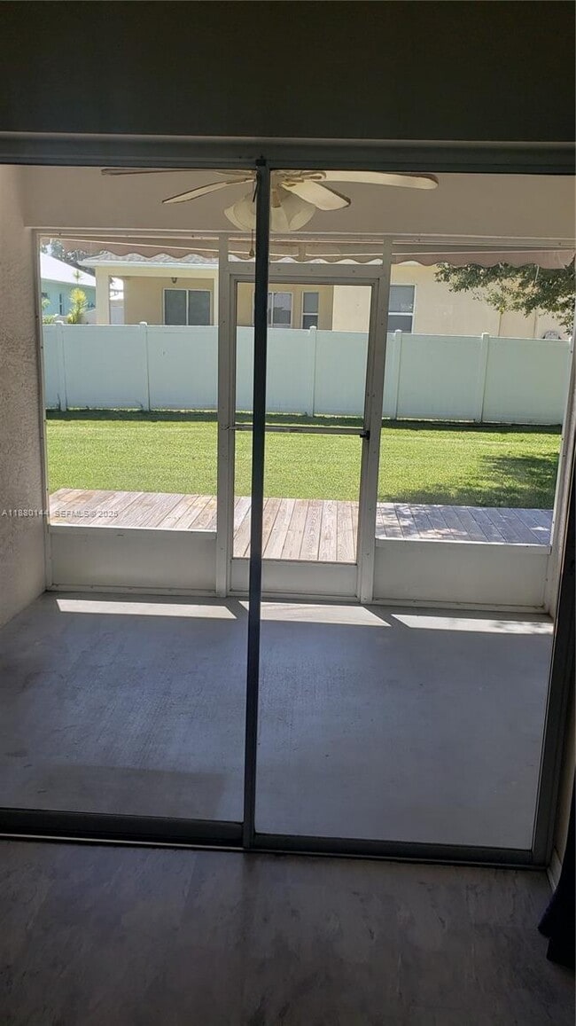 Building Photo - 8330 SE Sweet Bay Ave