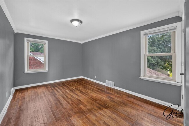 Building Photo - 17400 Huntington Rd