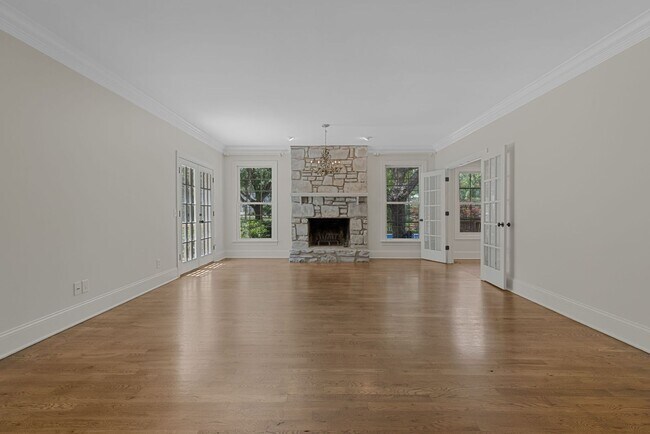 Building Photo - AVAILABLE NOW-- 4-Bed/5-Bath in the heart ...
