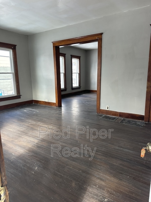 Building Photo - 820 E Wyandotte St