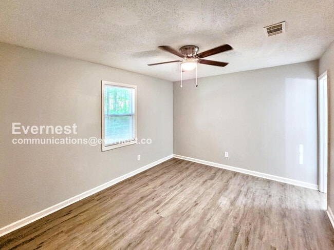 Building Photo - 727 W Creek Cir