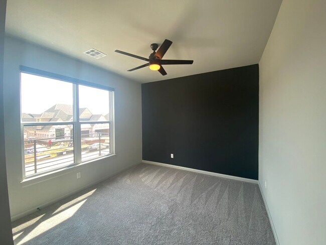 Building Photo - Beautiful contemporary 2-story home with 3 bedrooms and 2 bathrooms in Addison Creek.