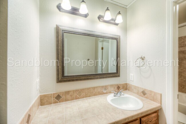 Building Photo - For Lease | Osage Hills | $1450 Rent