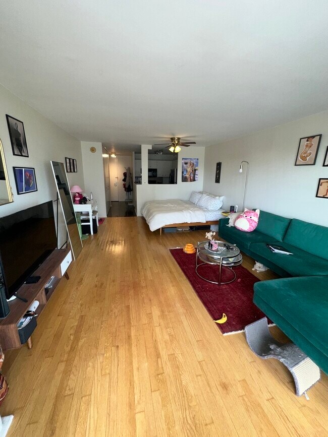 Building Photo - 2020 N Lincoln Park W