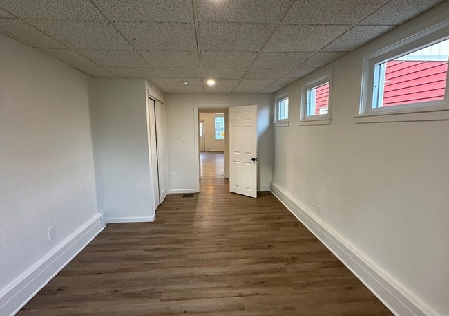 Building Photo - this beautifully updated three-bedroom, one-and-a-half-bath home in Columbia