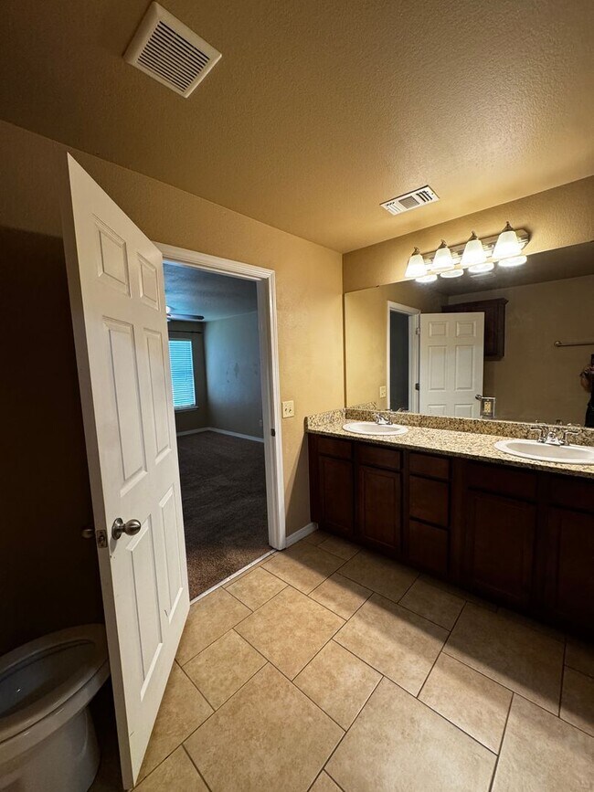 Building Photo - Located in Tradewinds! 3/2/2