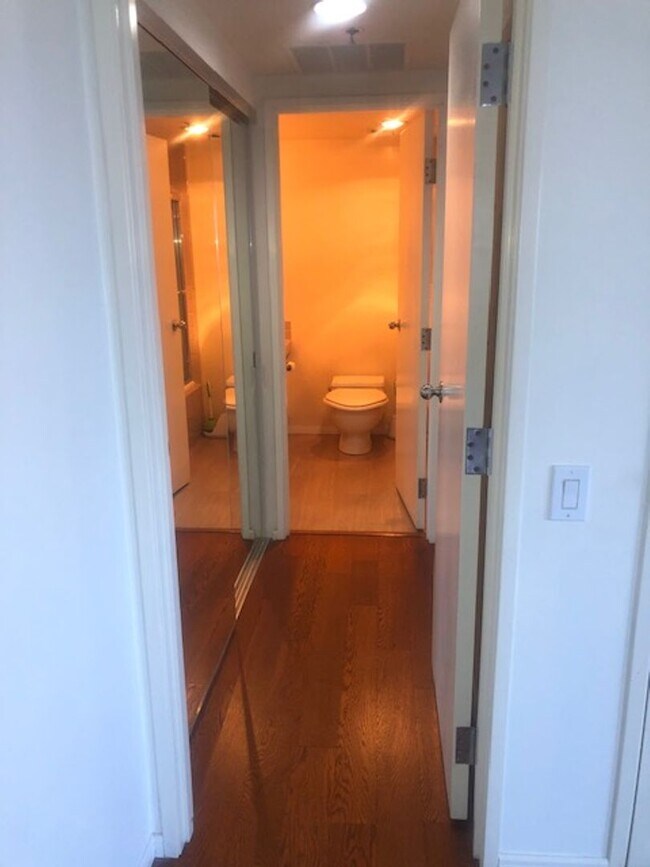 Building Photo - Large 1 bedroom 1 bath in Luxury High Rise...