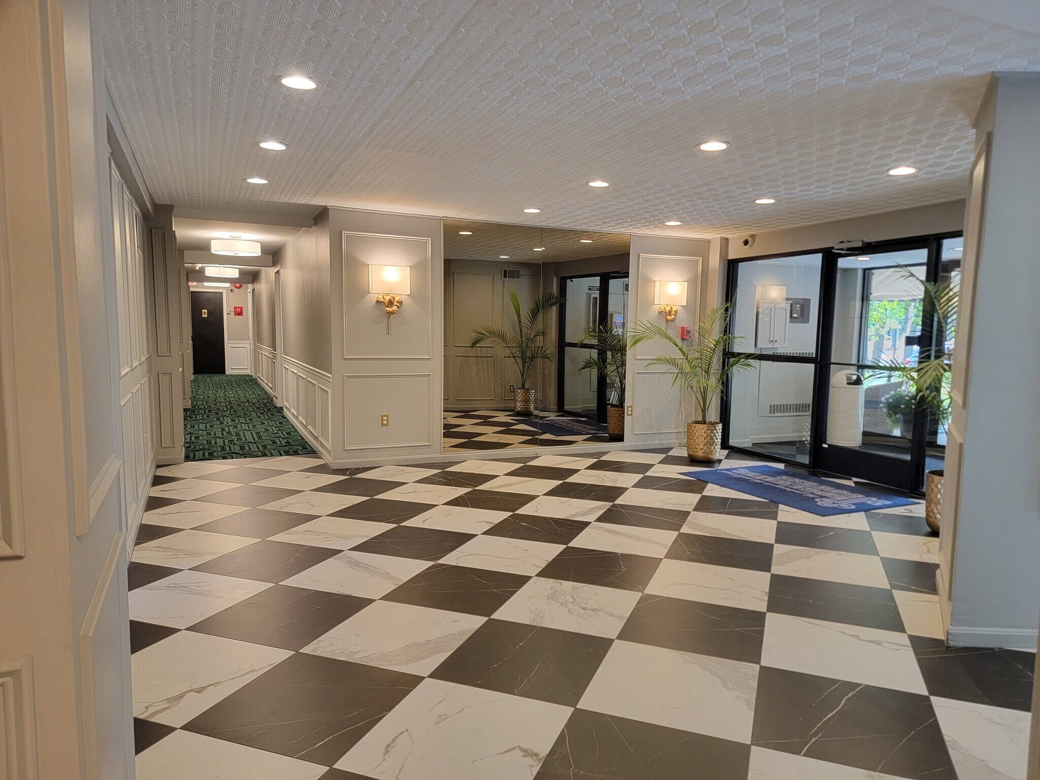 Lobby - 11720 Edgewater Dr