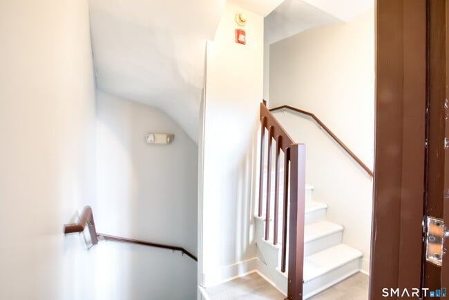 Building Photo - 325 Chestnut St