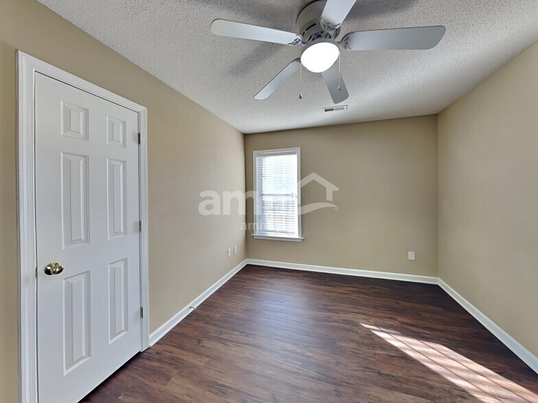 Building Photo - 433 Stoney Run Dr