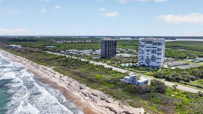 Building Photo - 5051 N Hwy A1A