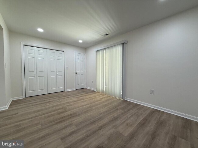 Building Photo - 4 Bright Star Ct