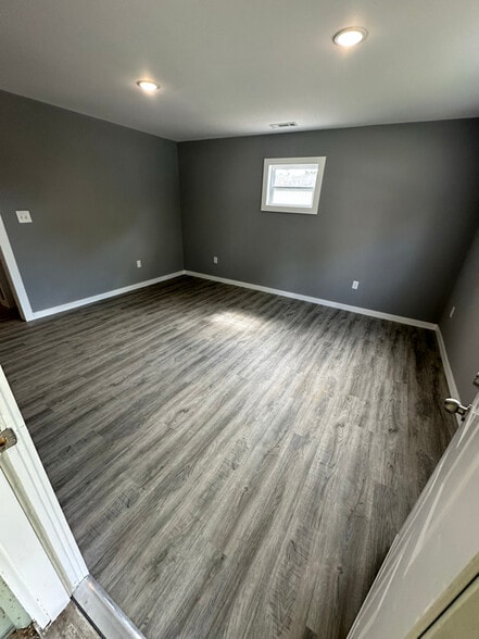 Building Photo - 504 W Hackberry St