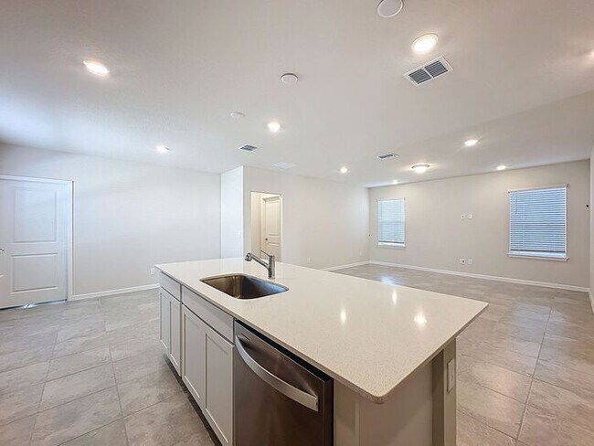 Building Photo - Tohoqua Beauty!