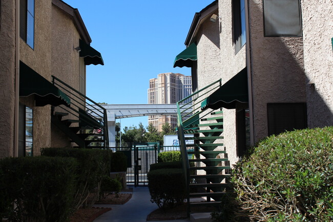 Building Photo - CENTRAL - GATED WITH POOL AREA