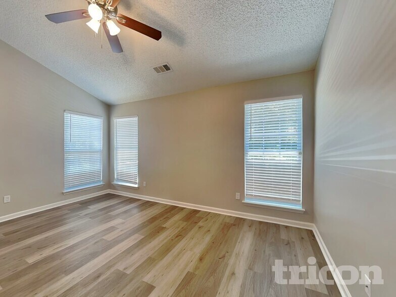 Building Photo - 5769 Village Loop
