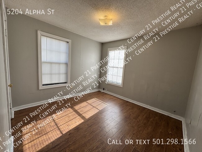 Building Photo - 5204 Alpha St