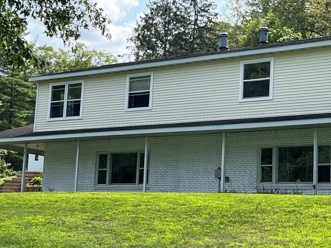 Building Photo - 12087 S Sherman Lake Dr