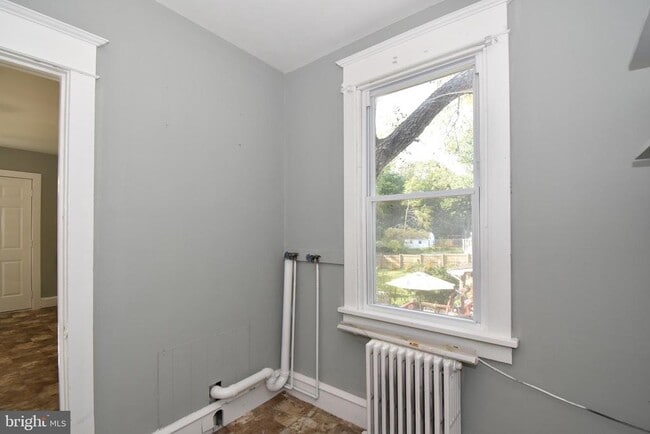 Building Photo - 214 Rutland Ave