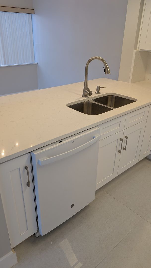 Building Photo - Complete remodeled 2 bedrooms 2 baths with balcony