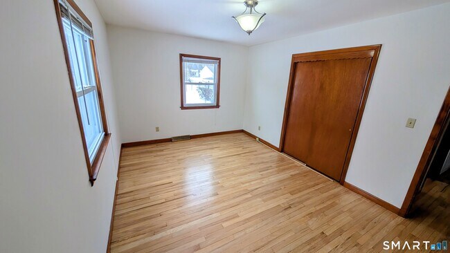 Building Photo - 64 Chatham Ave