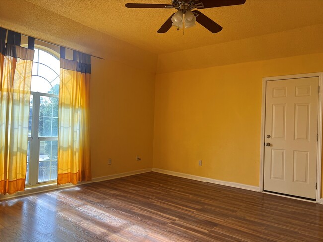 Building Photo - 1305 Vista Rd