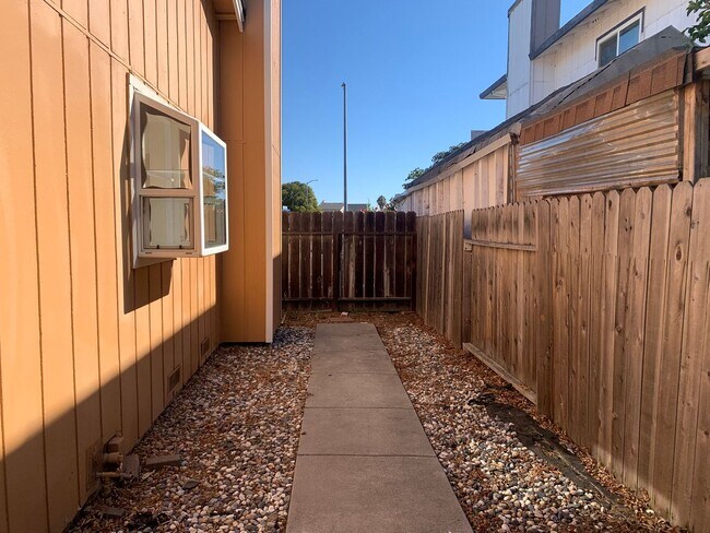 Building Photo - Upgraded Suisun City Home Available NOW!