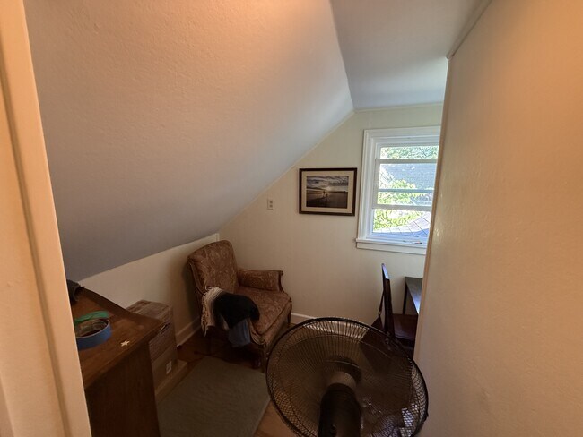 Building Photo - 141 Pearsall Pl