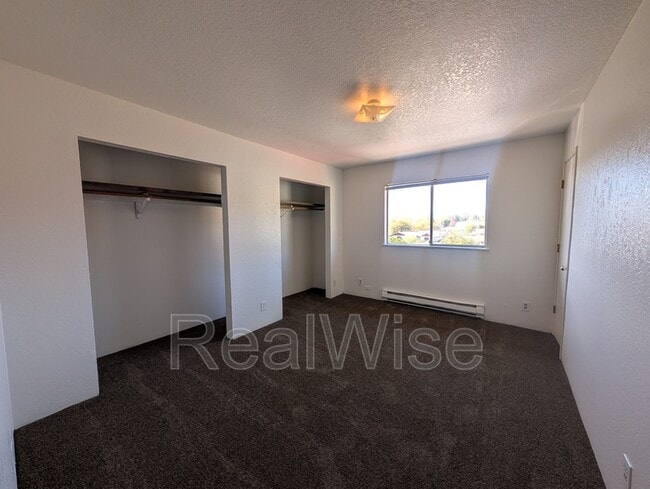 Building Photo - 275 Rose Ave