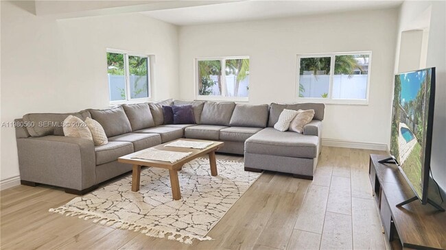 Building Photo - 909 SW 9th Ave