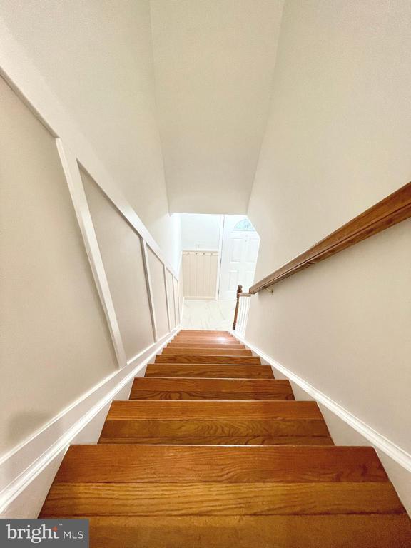 Building Photo - 27 Chantilly Ct