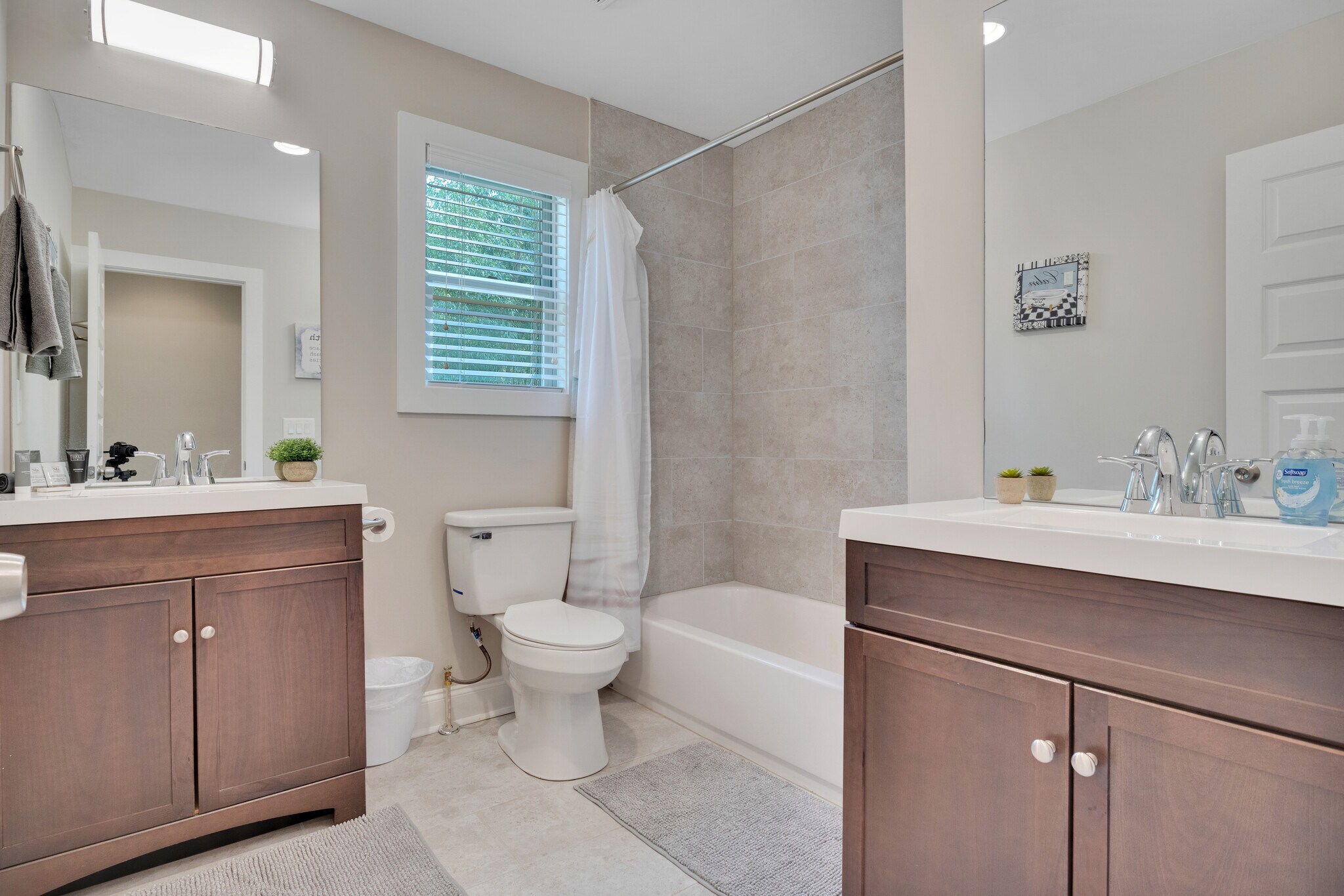 Building Photo - 764 Mary Ln