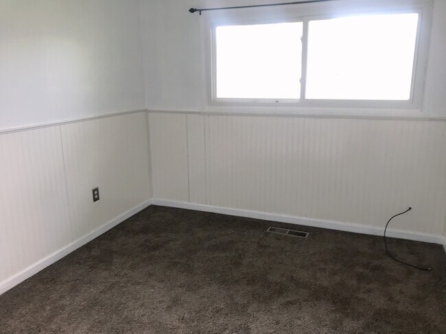 Building Photo - 399 Cedarwood Ct
