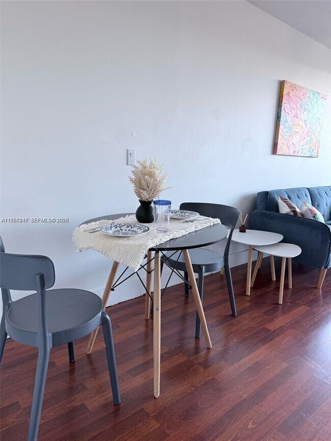 Building Photo - 3675 N Country Club Dr