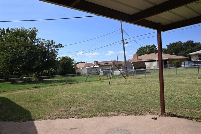 Building Photo - 4 bed 2 bath near SAFB.