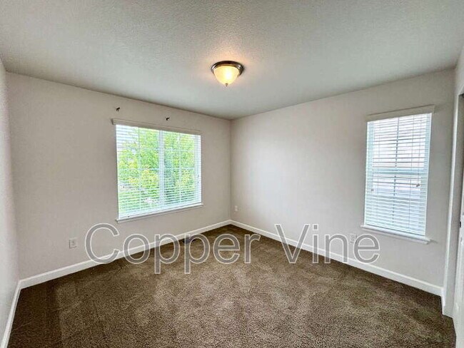 Building Photo - 3266 Yale Dr