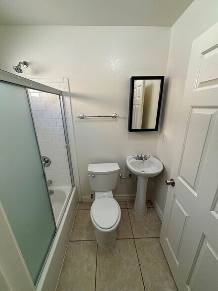 Building Photo - 327 E 106th St