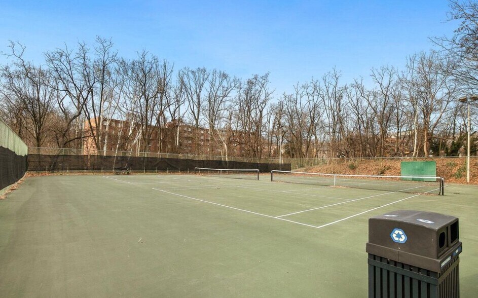 Building Photo - 4600 S Four Mile Run Dr