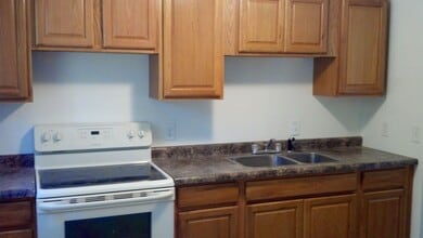 Building Photo - Three bedroom, one bath, huge backyard
